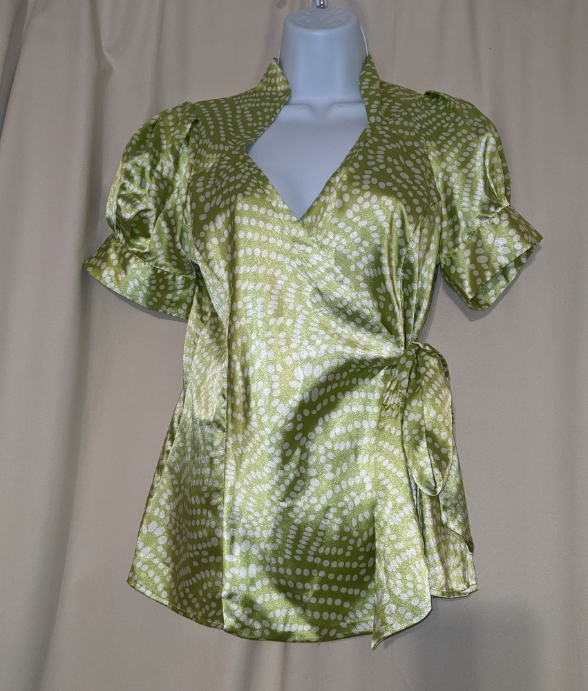 BCBGMAXAZRIA lime green short sleeve blouse small